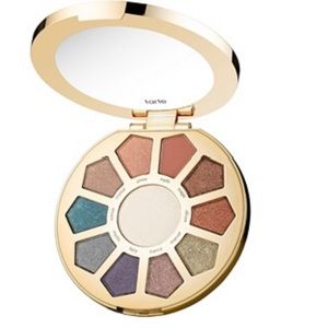 Eye and highlighter palette